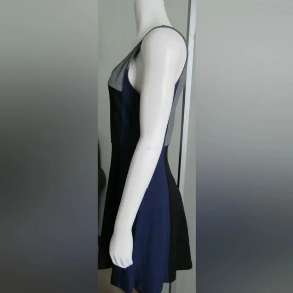 EXPRESS Women’s M Blue/Black/Gray Color Block Sleeveless Fit & Flare Mini Dress - Picture 4 of 10